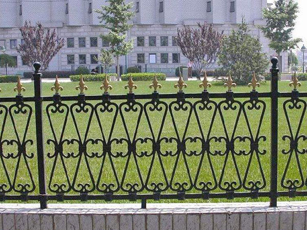 室內(nèi)外鐵藝護欄6.jpg